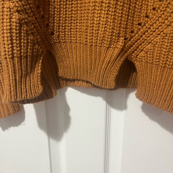 Elegant Women's Turtleneck Sweater - Tan - Picture 4 of 7